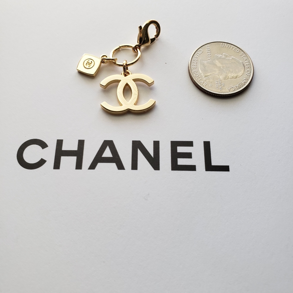 Authentic CHANEL CC Holiday Double Charm Pendant - Picture 4 of 4